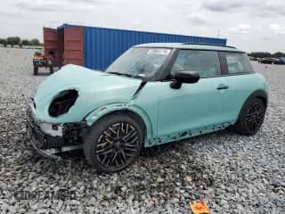 2025 MINI Hardtop Cooper S z VIN WMW23GD02S2W24504, wystawiony jako Copart lot #59903715 z przebiegiem 5 755 mil mil oraz Szkoda całkowita • Salvage title. Historia ofert i sprzedaży dostępna na DreamBid. Obrazek 1.