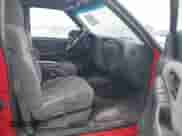 2002 Chevrolet Blazer LS z VIN 1GNDT13W02K196227, wystawiony jako IAAI lot #40855163 z przebiegiem 159 544 mil mil oraz . Historia ofert i sprzedaży dostępna na DreamBid. Obrazek 5.