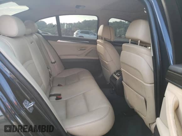 2016 BMW 5 Series 550i z VIN WBAKN9C58GD961998, wystawiony jako Copart lot #63638125 z przebiegiem 117 052 mil mil oraz Szkoda całkowita • Salvage title. Historia ofert i sprzedaży dostępna na DreamBid. Obrazek 10.