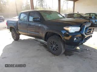 2023 Toyota Tacoma SR5 z VIN 3TMCZ5AN8PM641124, wystawiony jako IAAI lot #43385330 z przebiegiem 23 835 mil mil oraz . Historia ofert i sprzedaży dostępna na DreamBid. Obrazek 1.