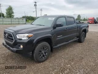 2023 Toyota Tacoma SR5 z VIN 3TYDZ5BN3PT025533, wystawiony jako Copart lot #83873175 z przebiegiem 27 540 mil mil oraz Szkoda całkowita • Salvage title. Historia ofert i sprzedaży dostępna na DreamBid. Obrazek 1.