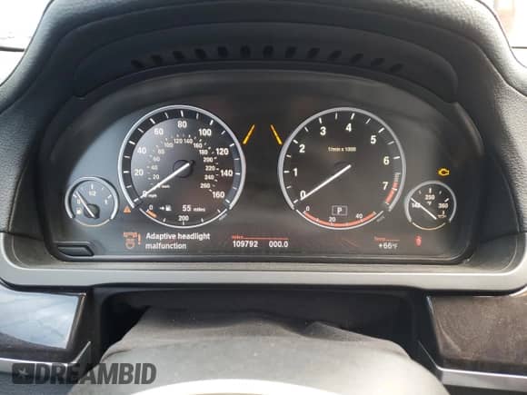 2009 BMW 7 Series 750i z VIN WBAKA83569CY34150, wystawiony jako Copart lot #50759615 z przebiegiem 109 792 mil mil oraz Czysty tytuł • Clean title. Historia ofert i sprzedaży dostępna na DreamBid. Obrazek 9.