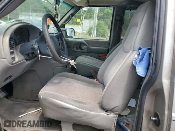 2003 Chevrolet Astro с VIN 1GNEL19X73B120199, выставлен на аукционе Copart как лот 66770375 с пробегом 212 827 миль миль и Списание • Salvage title. История ставок и продаж доступна на DreamBid. Изображение 7.