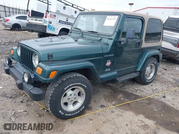 1999 Jeep Wrangler Sahara z VIN 1J4FY49S5XP482037, wystawiony jako IAAI lot #42341723 z przebiegiem 161 081 mil mil oraz . Historia ofert i sprzedaży dostępna na DreamBid. Obrazek 2.