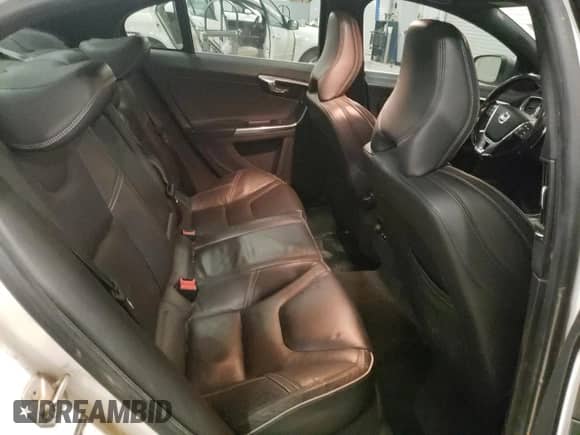 2015 Volvo S60 T6 R-Design Platinum с VIN YV1902TS3F1335329, выставлен на аукционе Copart как лот 81512184 с пробегом 103 129 миль миль и Списание • Salvage title. История ставок и продаж доступна на DreamBid. Изображение 11.