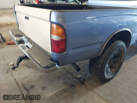 2000 Toyota Tacoma with VIN 4TAWM72N5YZ650056, listed as a IAAI auction lot 41680278 with 257,819 mi miles and . Bid and sale history available at DreamBid. Image 16.