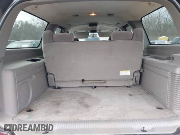 2005 Chevrolet Suburban LT with VIN 3GNEC16Z15G205829, listed as a IAAI auction lot 41690689 with 196,504 mi miles and . Bid and sale history available at DreamBid. Image 8.
