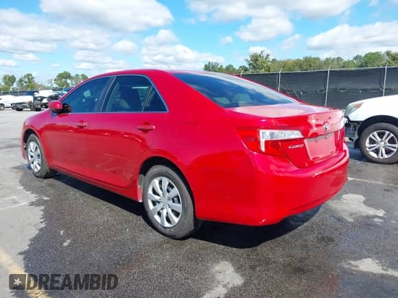 2014 Toyota Camry SE z VIN 4T1BF1FK2EU730316, wystawiony jako IAAI lot #43417761 z przebiegiem 125 092 mil mil oraz . Historia ofert i sprzedaży dostępna na DreamBid. Obrazek 3.