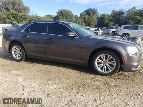 2018 Chrysler 300 Touring с VIN 2C3CCAAG5JH222959, выставлен на аукционе Copart как лот 73945424 с пробегом 174 082 миль миль и Списание • Salvage title. История ставок и продаж доступна на DreamBid. Изображение 4.