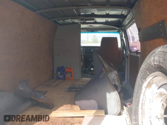 1990 Ford Econoline Cargo с VIN 1FTFE24YXLHA69565, выставлен на аукционе IAAI как лот 43151686 с пробегом 89 134 миль миль и . История ставок и продаж доступна на DreamBid. Изображение 8.
