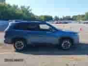 2025 Subaru Forester Premium z VIN JF2SLDBC5SH529643, wystawiony jako IAAI lot #43120935 z przebiegiem 8 385 mil mil oraz . Historia ofert i sprzedaży dostępna na DreamBid. Obrazek 13.