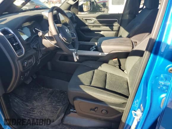 2025 Ram 1500 Big Horn z VIN 1C6SRFFP7SN778797, wystawiony jako Copart lot #86070765 z przebiegiem 2 930 mil mil oraz Szkoda całkowita • Salvage title. Historia ofert i sprzedaży dostępna na DreamBid. Obrazek 7.