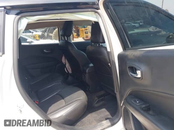 2019 Jeep Compass Altitude z VIN 3C4NJCBB0KT802623, wystawiony jako IAAI lot #42862871 z przebiegiem 108 565 mil mil oraz . Historia ofert i sprzedaży dostępna na DreamBid. Obrazek 8.