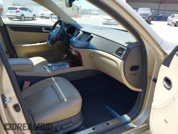 2012 Hyundai Genesis 4.6L с VIN KMHGC4DF8CU166173, выставлен на аукционе IAAI как лот 43013480 с пробегом 77 262 миль миль и . История ставок и продаж доступна на DreamBid. Изображение 5.