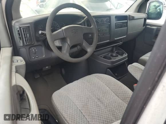 2003 Chevrolet Express Passenger с VIN 1GNFG15T531190575, выставлен на аукционе Copart как лот 74769654 с пробегом Не указан миль и Списание • Salvage title. История ставок и продаж доступна на DreamBid. Изображение 8.