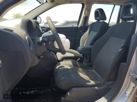 2009 Jeep Compass Sport с VIN 1J4FT47A59D101381, выставлен на аукционе Copart как лот 86366964 с пробегом 156 240 миль миль и На запчасти • Non repairable. История ставок и продаж доступна на DreamBid. Изображение 7.