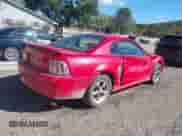 2002 Ford Mustang Standard z VIN 1FAFP40422F141786, wystawiony jako IAAI lot #43421875 z przebiegiem 234 526 mil mil oraz . Historia ofert i sprzedaży dostępna na DreamBid. Obrazek 4.