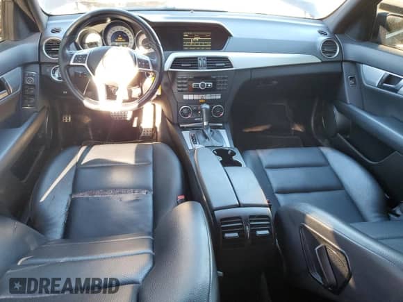 2014 Mercedes-Benz C 300 Sport z VIN WDDGF8AB3EG196970, wystawiony jako Copart lot #69400525 z przebiegiem 323 294 mil mil oraz Czysty tytuł • Clean title. Historia ofert i sprzedaży dostępna na DreamBid. Obrazek 8.