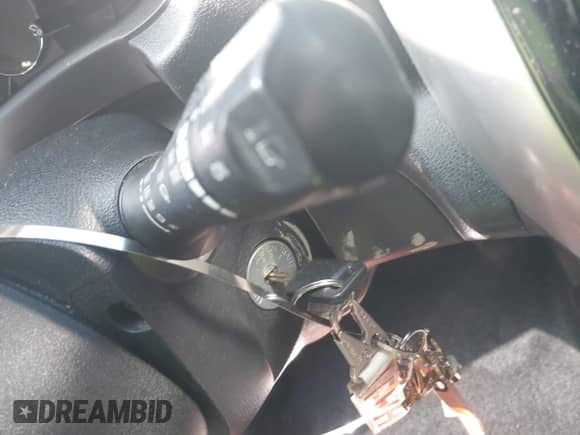 2015 Nissan Note SV z VIN 3N1CE2CP0FL384167, wystawiony jako IAAI lot #41653637 z przebiegiem 117 404 mil mil oraz . Historia ofert i sprzedaży dostępna na DreamBid. Obrazek 11.