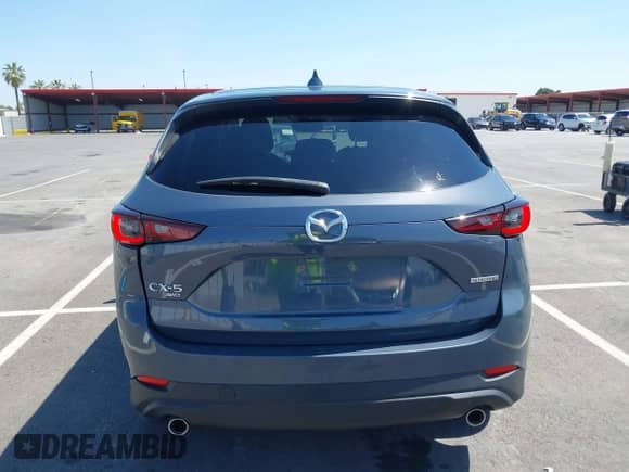 2022 Mazda CX-5 S Carbon Edition z VIN JM3KFBCM7N1601447, wystawiony jako IAAI lot #42463014 z przebiegiem 37 126 mil mil oraz . Historia ofert i sprzedaży dostępna na DreamBid. Obrazek 16.