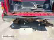 2002 Chevrolet Silverado 2500HD LT с VIN 1GCHK29112E303783, выставлен на аукционе IAAI как лот 42798214 с пробегом Не указан миль и . История ставок и продаж доступна на DreamBid. Изображение 16.