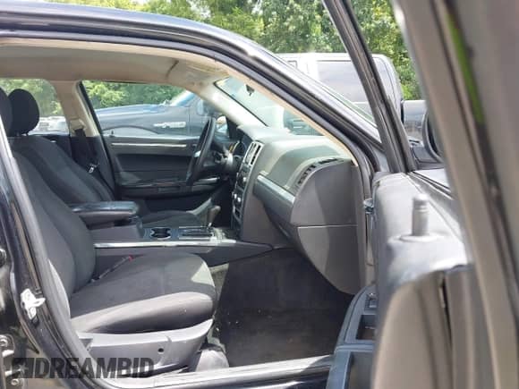 2010 Chrysler 300 Touring с VIN 2C3CA4CD4AH209663, выставлен на аукционе IAAI как лот 42690881 с пробегом 160 616 миль миль и . История ставок и продаж доступна на DreamBid. Изображение 5.