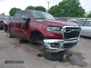 2025 Ram 1500 Big Horn z VIN 1C6RREFG5SN597979, wystawiony jako IAAI lot #41931498 z przebiegiem 24 567 mil mil oraz . Historia ofert i sprzedaży dostępna na DreamBid. Obrazek 1.