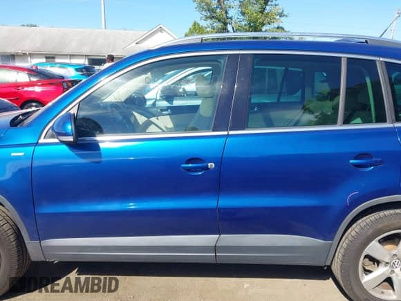 2010 Volkswagen Tiguan с VIN WVGAV9AXXAW003911, выставлен на аукционе IAAI как лот 43339863 с пробегом 86 869 миль миль и . История ставок и продаж доступна на DreamBid. Изображение 14.