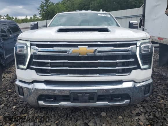 2024 Chevrolet Silverado 3500HD LTZ with VIN 1GC4YUEY6RF197332, listed as a Copart auction lot 67142545 with 57,658 mi miles and Salvage title. Bid and sale history available at DreamBid. Image 5.