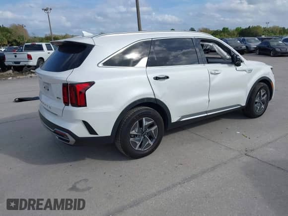 2022 Kia Sorento S with VIN KNDRG4LG2N5093214, listed as a IAAI auction lot 41702086 with 61,144 mi miles and . Bid and sale history available at DreamBid. Image 4.