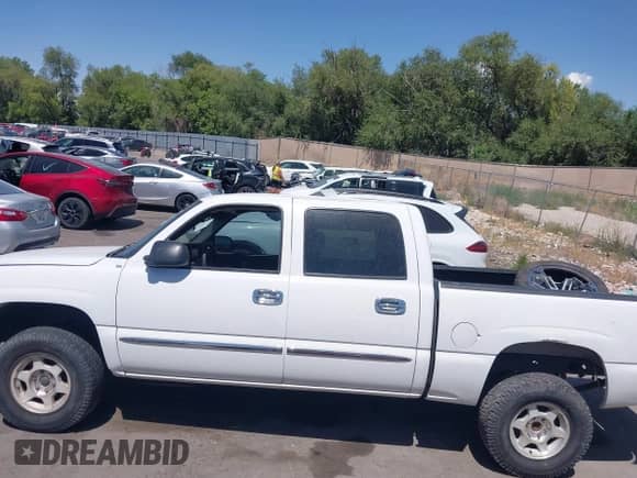 2005 GMC Sierra 1500 SLE with VIN 2GTEK13T251394642, listed as a IAAI auction lot 42886908 with 171,740 mi miles and . Bid and sale history available at DreamBid. Image 14.