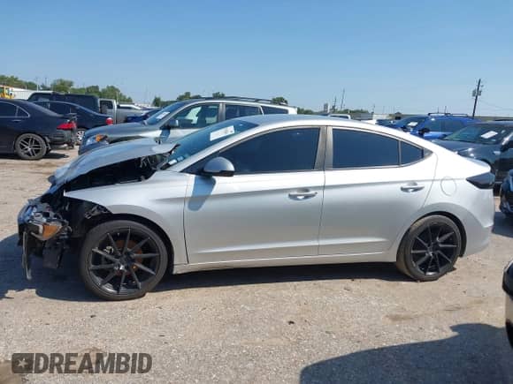 2017 Hyundai Elantra SE z VIN 5NPD84LF1HH042273, wystawiony jako IAAI lot #43158363 z przebiegiem 125 043 mil mil oraz . Historia ofert i sprzedaży dostępna na DreamBid. Obrazek 14.