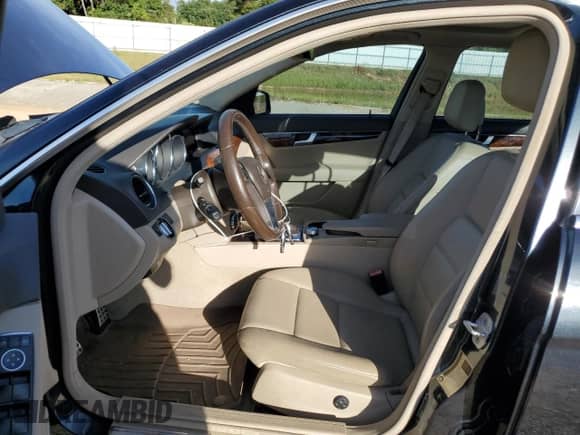 2012 Mercedes-Benz C 250 Sport с VIN WDDGF4HB4CR199974, выставлен на аукционе Copart как лот 82749945 с пробегом 157 558 миль миль и Чистый • Clean title. История ставок и продаж доступна на DreamBid. Изображение 7.