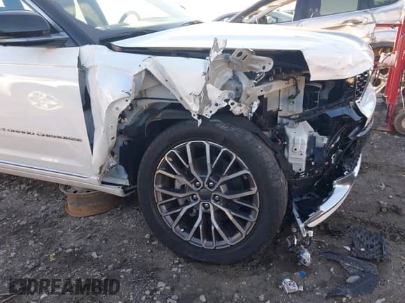 2023 Jeep Grand Cherokee Summit Reserve с VIN 1C4RJKET8P8721939, выставлен на аукционе IAAI как лот 41330069 с пробегом 15 729 миль миль и . История ставок и продаж доступна на DreamBid. Изображение 17.