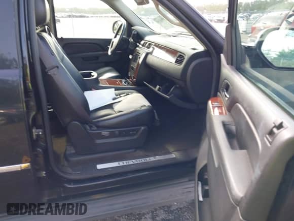 2011 Chevrolet Suburban LTZ с VIN 1GNSKKE36BR357058, выставлен на аукционе IAAI как лот 42834301 с пробегом 205 001 миль миль и . История ставок и продаж доступна на DreamBid. Изображение 5.
