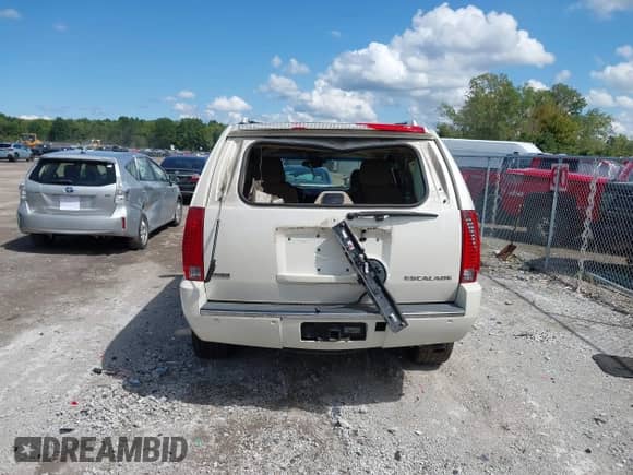 2011 Cadillac Escalade with VIN 1GYS3AEF2BR305494, listed as a IAAI auction lot 43065173 with 174,844 mi miles and . Bid and sale history available at DreamBid. Image 16.