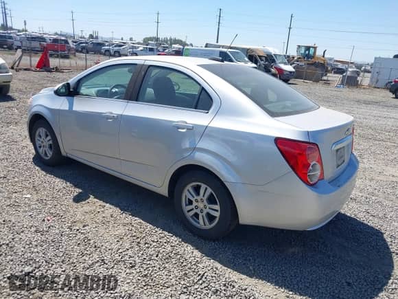 2015 Chevrolet Sonic LT с VIN 1G1JC5SH1F4197413, выставлен на аукционе IAAI как лот 42956346 с пробегом Не указан миль и . История ставок и продаж доступна на DreamBid. Изображение 3.