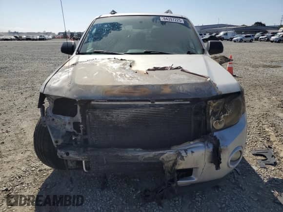 2011 Ford Escape XLT с VIN 1FMCU9DG1BKC53649, выставлен на аукционе Copart как лот 64397225 с пробегом Не указан миль и На запчасти • Non repairable. История ставок и продаж доступна на DreamBid. Изображение 5.