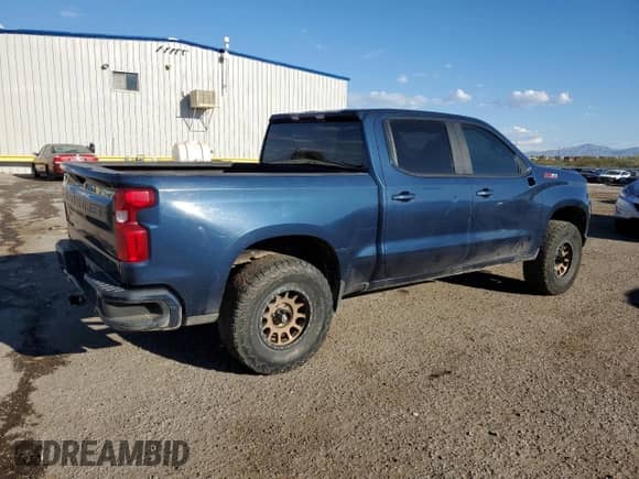 2021 Chevrolet Silverado 1500 RST z VIN 1GCUYEED6MZ145497, wystawiony jako Copart lot #84413565 z przebiegiem Nie podano mil oraz Szkoda całkowita • Salvage title. Historia ofert i sprzedaży dostępna na DreamBid. Obrazek 3.