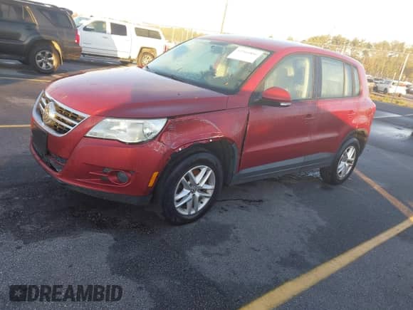 2011 Volkswagen Tiguan S с VIN WVGBV7AX8BW001617, выставлен на аукционе IAAI как лот 43566806 с пробегом 157 047 миль миль и . История ставок и продаж доступна на DreamBid. Изображение 2.