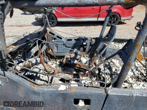 1992 Jeep Wrangler z VIN 2J4FY19P3NJ549772, wystawiony jako Copart lot #51954925 z przebiegiem Nie podano mil oraz Nie do naprawy • Non repairable. Historia ofert i sprzedaży dostępna na DreamBid. Obrazek 7.