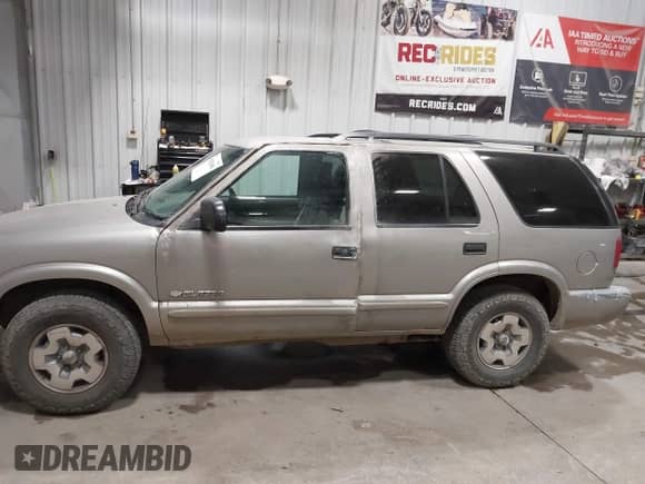 2004 Chevrolet Blazer LS с VIN 1GNDT13X54K126718, выставлен на аукционе IAAI как лот 43332890 с пробегом 201 409 миль миль и . История ставок и продаж доступна на DreamBid. Изображение 14.