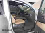 2022 Cadillac Escalade ESV с VIN 1GYS4KKT1NR220003, выставлен на аукционе IAAI как лот 42319143 с пробегом 30 433 миль миль и . История ставок и продаж доступна на DreamBid. Изображение 5.