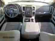 2019 Ram 1500 Big Horn z VIN 1C6RR6LT9KS572754, wystawiony jako Copart lot #61597355 z przebiegiem 105 066 mil mil oraz Szkoda całkowita • Salvage title. Historia ofert i sprzedaży dostępna na DreamBid. Obrazek 8.