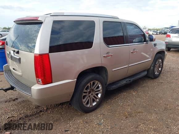 2007 Cadillac Escalade с VIN 1GYFK63877R272764, выставлен на аукционе IAAI как лот 43277037 с пробегом 212 509 миль миль и . История ставок и продаж доступна на DreamBid. Изображение 4.