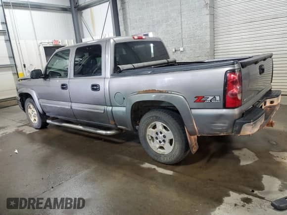 2006 Chevrolet Silverado 1500 LT3 z VIN 2GCEK13T561184764, wystawiony jako Copart lot #70725225 z przebiegiem 270 410 mil mil oraz Szkoda całkowita • Salvage title. Historia ofert i sprzedaży dostępna na DreamBid. Obrazek 2.