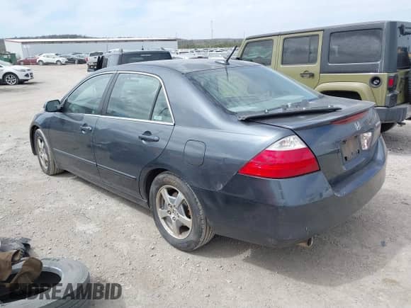 2006 Honda Accord with NAVI z VIN JHMCN36516C003434, wystawiony jako IAAI lot #41850808 z przebiegiem 176 288 mil mil oraz . Historia ofert i sprzedaży dostępna na DreamBid. Obrazek 3.