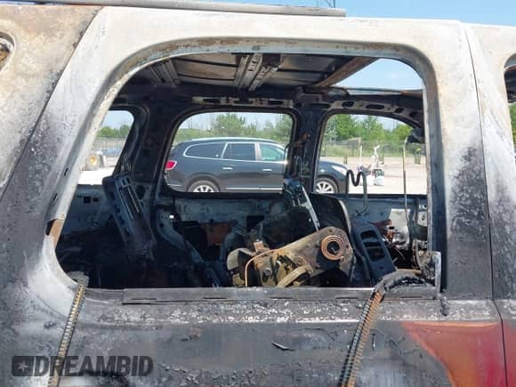 2010 Chevrolet Tahoe LTZ z VIN 1GNUKCE02AR217592, wystawiony jako IAAI lot #42857150 z przebiegiem Nie podano mil oraz . Historia ofert i sprzedaży dostępna na DreamBid. Obrazek 8.