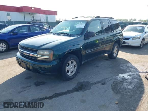 2002 Chevrolet TrailBlazer LTZ z VIN 1GNDT13S822352611, wystawiony jako IAAI lot #42818024 z przebiegiem 196 858 mil mil oraz . Historia ofert i sprzedaży dostępna na DreamBid. Obrazek 2.