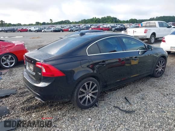 2017 Volvo S60 Inscription с VIN LYV402HKXHB126321, выставлен на аукционе IAAI как лот 42425194 с пробегом 175 975 миль миль и . История ставок и продаж доступна на DreamBid. Изображение 4.